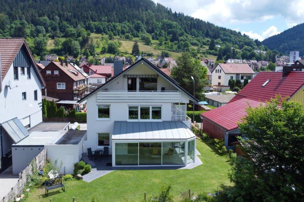 Ferienwohnung Am Enzufer Mit Balkon In Bad Wildbad Im Schwarzwald Екстериор снимка